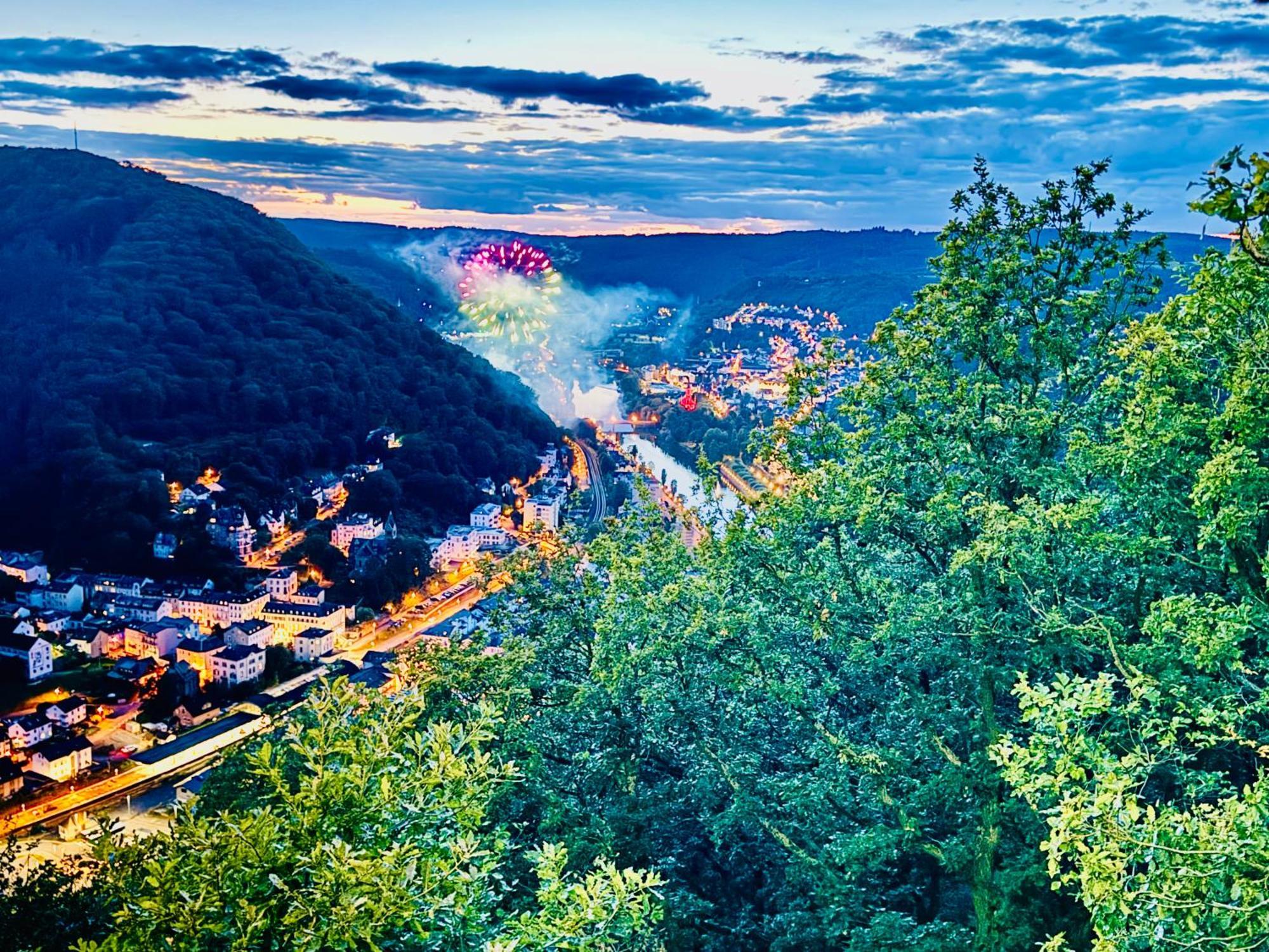 Bookeinfach Bad Ems - Private - Sauna Jacuzzi Whirlpool Swimmingpool Alahna Sup Beachvolleyball Billiards Ping Pong Cinema Theater Music Disco Ball Bbq Und Parkplaetze Экстерьер фото